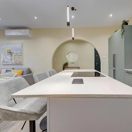 Emerald Beauty - Brand New 3br In Prime Location شقة