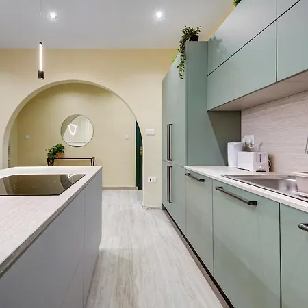 Emerald Beauty - Brand New 3br In Prime Location