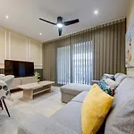 Emerald Beauty - Brand New 3br In Prime Location Lägenhet