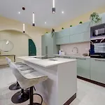 Emerald Beauty - Brand New 3br In Prime Location