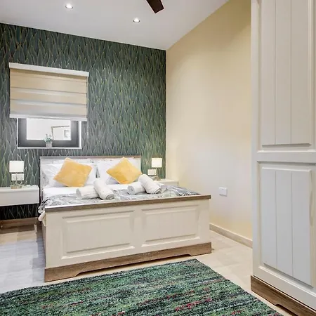 Emerald Beauty - Brand New 3br In Prime Location Lejlighed *
